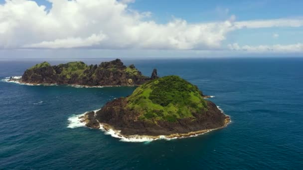 Horní Pohled Skalnatý Tropický Ostrov Modrém Oceánu Ostrov Dos Hermanos — Stock video