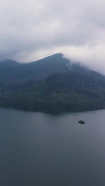 Jezioro Wśród Gór Zielone Wzgórza Plantacji Herbaty Maskeliya Rezerwat Maussakelle — Wideo stockowe
