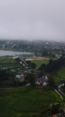 Lake in the City of Nuwara Eliya located in the mountains of the island of Sri Lanka.