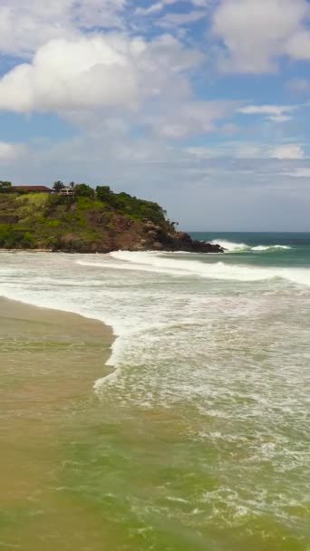 热带风景秀丽 海滩尽收眼底 海滩风景 斯里兰卡塔拉海滩 垂直录像 — 图库视频影像