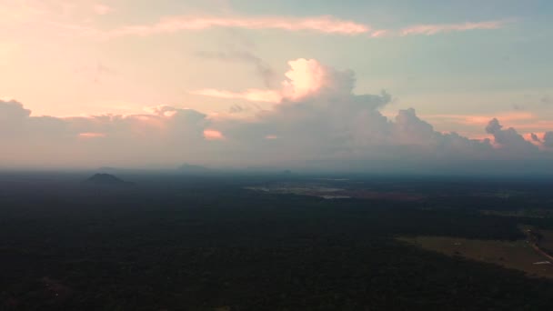 Luchtfoto Van Kleurrijke Zonsondergang Boven Jungle Regenwoud Sri Lanka — Stockvideo
