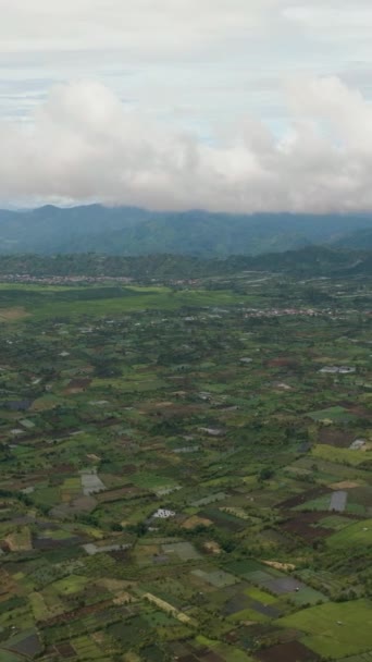 Berglandschap Met Groene Heuvels Landbouwgrond Kayu Aro Sumatra Indonesië Verticale — Stockvideo