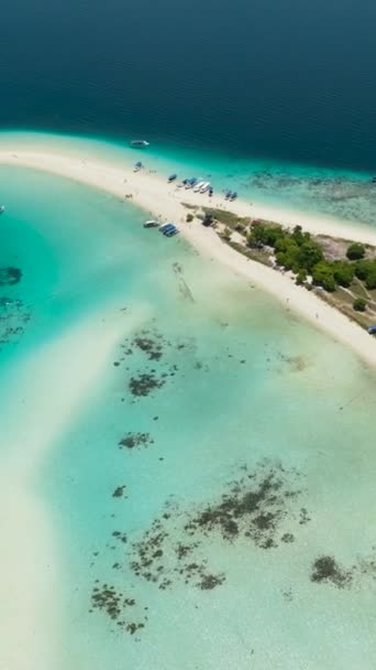 Αεροσκάφος Του Όμορφου Νησιού Σιμπούαν Παραλία Και Κοραλλιογενή Ατόλη Θαλάσσιο — Αρχείο Βίντεο
