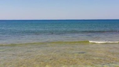 Deniz Burnu: Mavi deniz ve dalgalar Filipinler