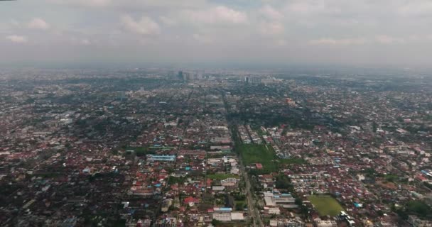 Πόλη Του Μεντάν Πυκνά Κτίρια Και Δρόμους Σουμάτρα Ινδονησία — Αρχείο Βίντεο