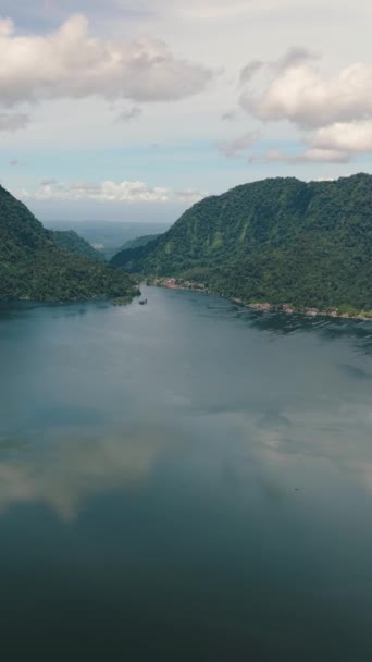 Dron Aéreo Del Lago Maninjau Las Montañas Paisaje Tropical Con — Vídeos de Stock