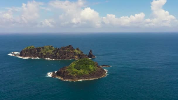 Vista Dall Alto Dell Isola Tropicale Rocciosa Nell Oceano Blu — Video Stock