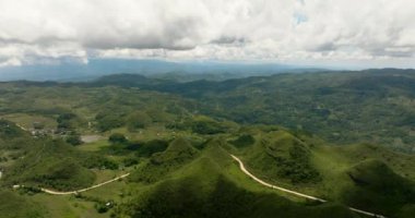 Bir dağ vadisinde çiftçilik ve bitki yetiştirmenin en iyi manzarası. Zenciler, Filipinler