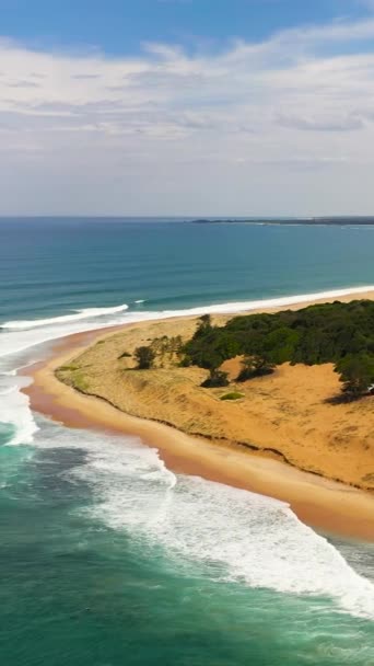 Вид Воздуха Тропический Песчаный Пляж Голубой Океан Baby Surf Point — стоковое видео