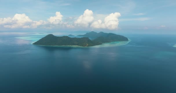 Вид Воздуха Красивые Тропические Острова Лагуны Морской Парк Тун Сакаран — стоковое видео