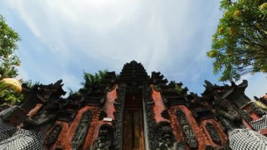 Bali 'deki Hindu tapınağı. Geleneksel Bali mimarisi. Endonezya.
