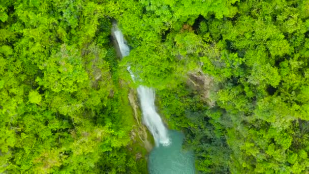 Vista Aérea Cachoeiras Mantayupan Desfiladeiro Montanha Selva Tropical Filipinas Cebu — Vídeo de Stock