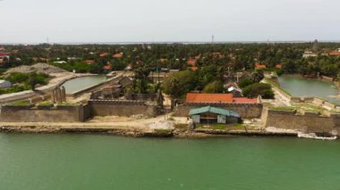 Mannar adasındaki eski Portekiz kalesinin insansız hava aracı. Sri Lanka.