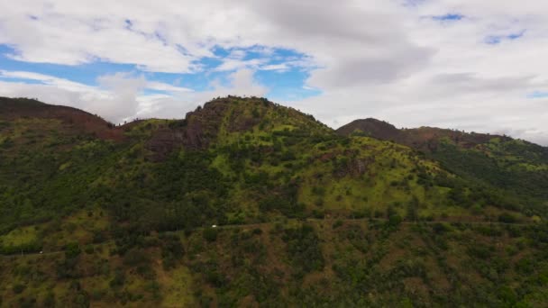 Väg Sluttningarna Berg Bland Tropisk Vegetation Sri Lanka — Stockvideo