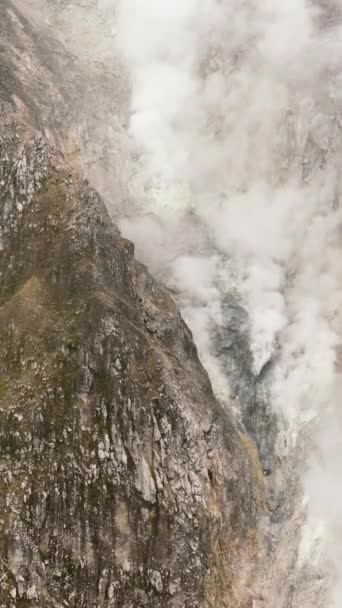 Widok Lotu Ptaka Wulkanu Sibayak Gorącymi Fumarolami Siarkowymi Sumatra Indonezja — Wideo stockowe