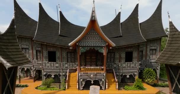 Drone Udara Istana Kerajaan Dengan Gaya Tradisional Indonesia Istano Silinduang — Stok Video