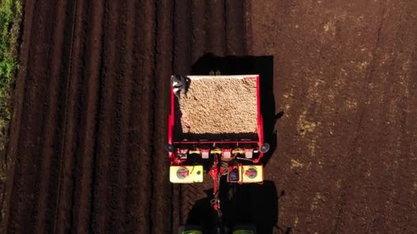 Luchtfoto Van Boer Plant Aardappelen Met Behulp Van Een Moderne — Stockvideo