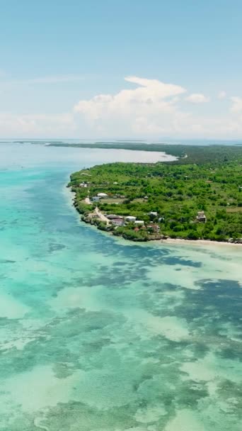 Vista Aérea Praia Tropical Com Palmeiras Oceano Azul Ilha Bantayan — Vídeo de Stock