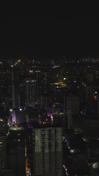 Luchtfoto Van Panorama Van Manilla Stad Nachts Wolkenkrabbers Zakenwijken Achtergrondverlichting — Stockvideo
