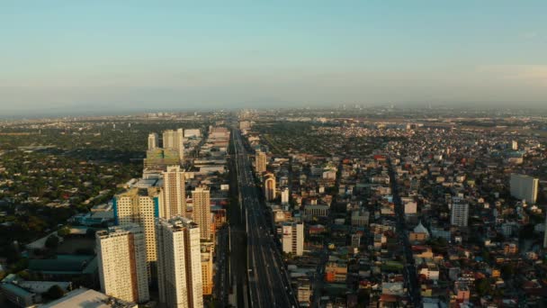 マカティ市はマニラ首都圏とフィリピン全土で最も発展したビジネス地区の一つである 旅行休暇のコンセプト — ストック動画