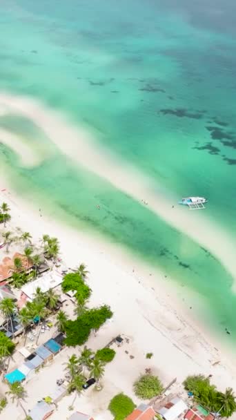 Praia Areia Bonita Com Palmeiras Mar Com Ondas Ilha Bantayan — Vídeo de Stock