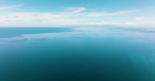 Mer Bleue Avec Vagues Ciel Avec Nuages Skyline Océan — Video