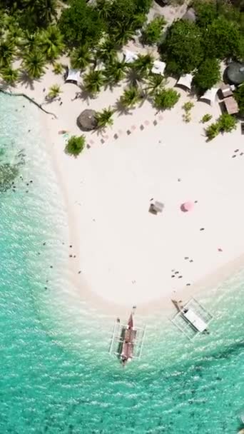 Piękna Piaszczysta Plaża Tropikalnym Widoku Wyspy Góry Wyspa Dziewicza Filipiny — Wideo stockowe