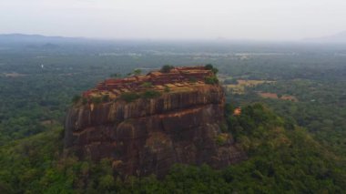 Sigirya 'daki Aslan Kayası, Sri Lanka' nın ünlü bir turistik merkezi..