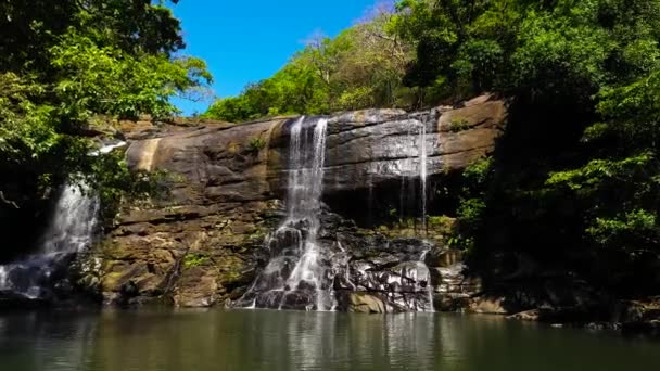 Aerial View Sera Ella Falls Green Forest Waterfall Tropical Mountain — Stockvideo