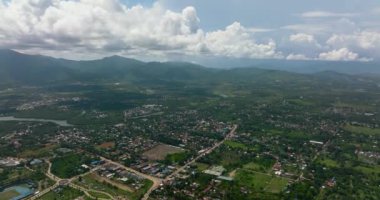 Palawan adasındaki Puerto Princesa şehrinin yukarıdan görünüşü. Filipinler.