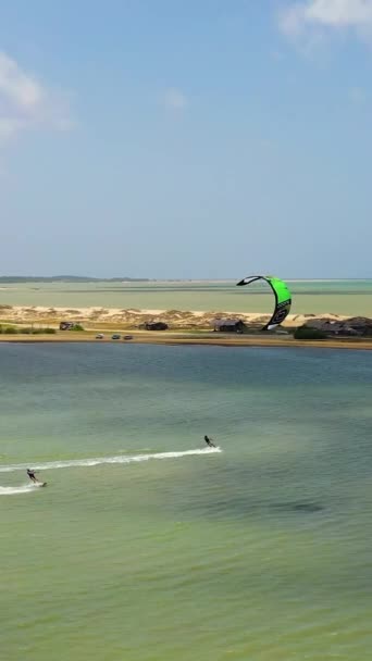 Кайтсерфингисты Воде Кайтсерфинг Пляже Калпития Шри Ланка — стоковое видео