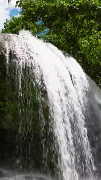 Beautiful Waterfall Green Forest Tropical Lusno Falls Mountain Jungle Cebu — ストック動画