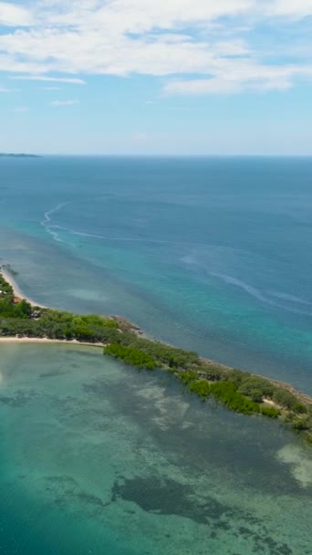 Pemandangan Puncak Pulau Tropis Garis Pantai Dan Laut Biru Lautan — Stok Video