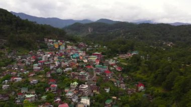 Dağlardaki Sagada kasabası, popüler bir turizm beldesi. Luzon, Filipinler.