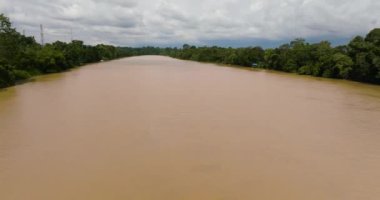 Kinabatangan Nehri, Malezya 'nın kuzeydoğusunda, Sandakan bölgesinde bulunan bir nehirdir..