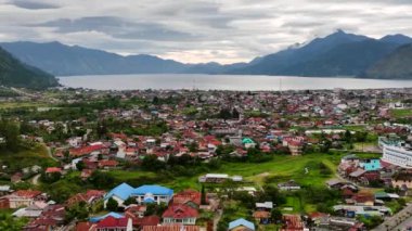 Takengon City ve Laut Tawar Gölü. Sumatra, Endonezya.