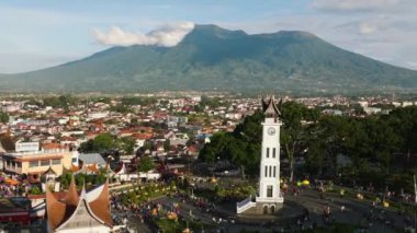 Jam Gadang, Bukittinggi şehrinin tarihi ve en ünlü simgesi. Sumatra. Endonezya.
