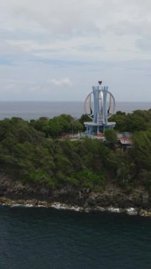 Sıfır Kilometre Endonezya Tarihi, Weh Adası, Sabang, Endonezya. Dikey video.
