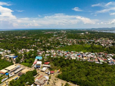 Palawan adasındaki Puerto Princesa şehrinin yukarıdan görünüşü. Filipinler.