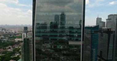 Jakarta, Endonezya - 11 Ekim 2022: Jakarta 'daki gökdelenler ve modern binalar.