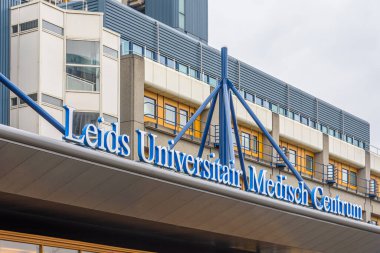 Leiden, Hollanda, 30 Ekim 2022: Leids Universitair Medisch Centrum 'un Leiden şehrindeki girişi