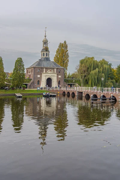 Leiden Oktober 2022 Stadspoort Zijlpoort Leiden Nederland Met Reflectie — Stockfoto
