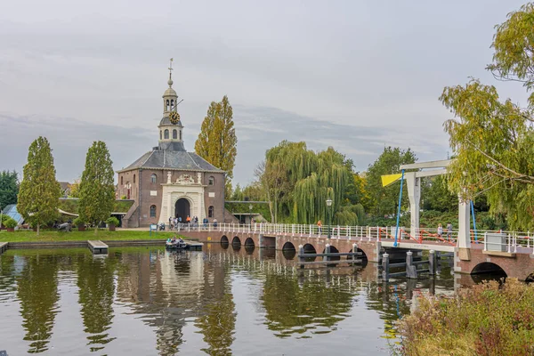 Leiden Oktober 2022 Stadspoort Zijlpoort Leiden Nederland Met Reflectie — Stockfoto
