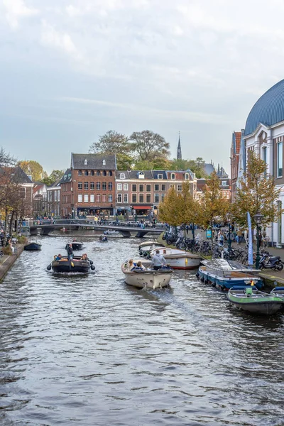 Leiden Netherlands October 2022 Pleasure Boats Historic Canal Oude Rijn — Stock Photo, Image