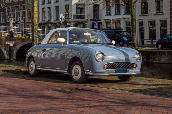 Leiden Maart 2023 Nissan Figaro Blauwe Retro Auto Geparkeerd Straat — Stockfoto