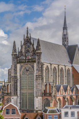 Leiden, Hollanda - 26 Nisan 2016: Leiden 'daki Hooglandsekerk üzerinde Burcht' ten görüntü