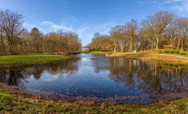 Panorama image of the mirror pond in the Leeuwenhorst nature reserve in Noordwijkerhout.