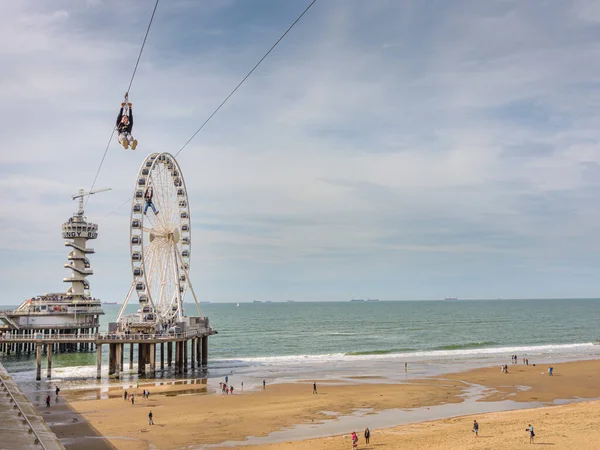 Scheveningen Juni 2019 Twee Mensen Rijden Vanaf Pier Het Strand — Stockfoto