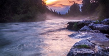 Slovenya 'daki Sava Nehri Üzerinde Gün Batımı