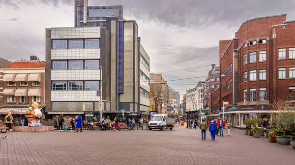  Hollanda, Lahey 'in göbeğinde sokak sahnesi